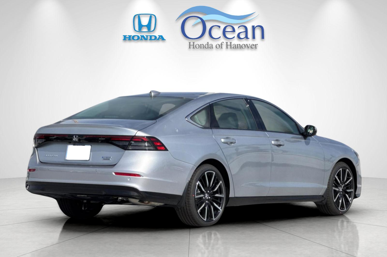 New 2026 Solar Silver Metallic Honda Touring image 5