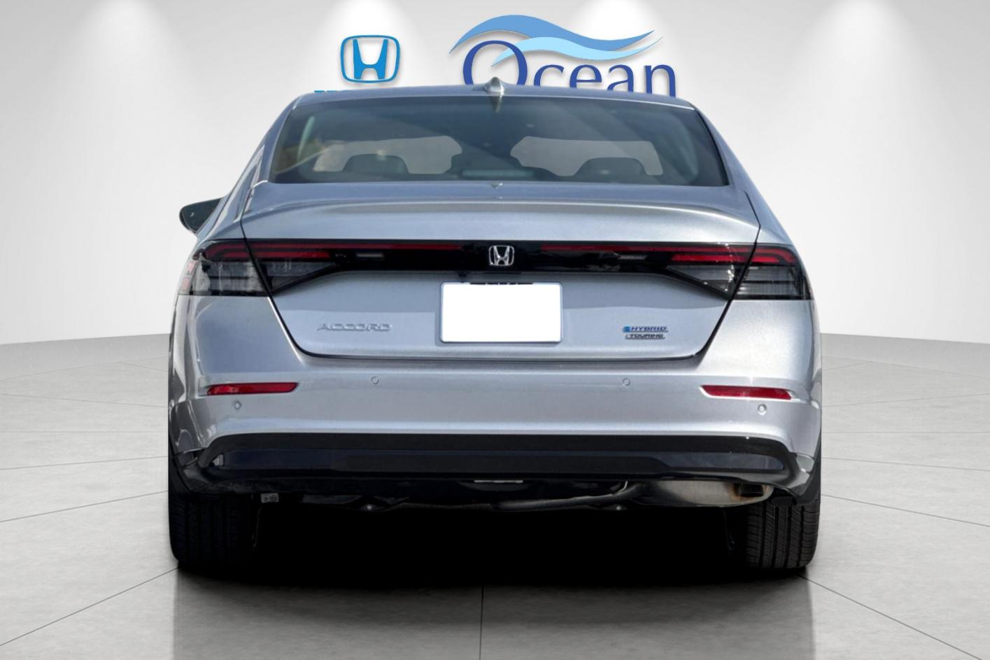 New 2026 Solar Silver Metallic Honda Touring image 4