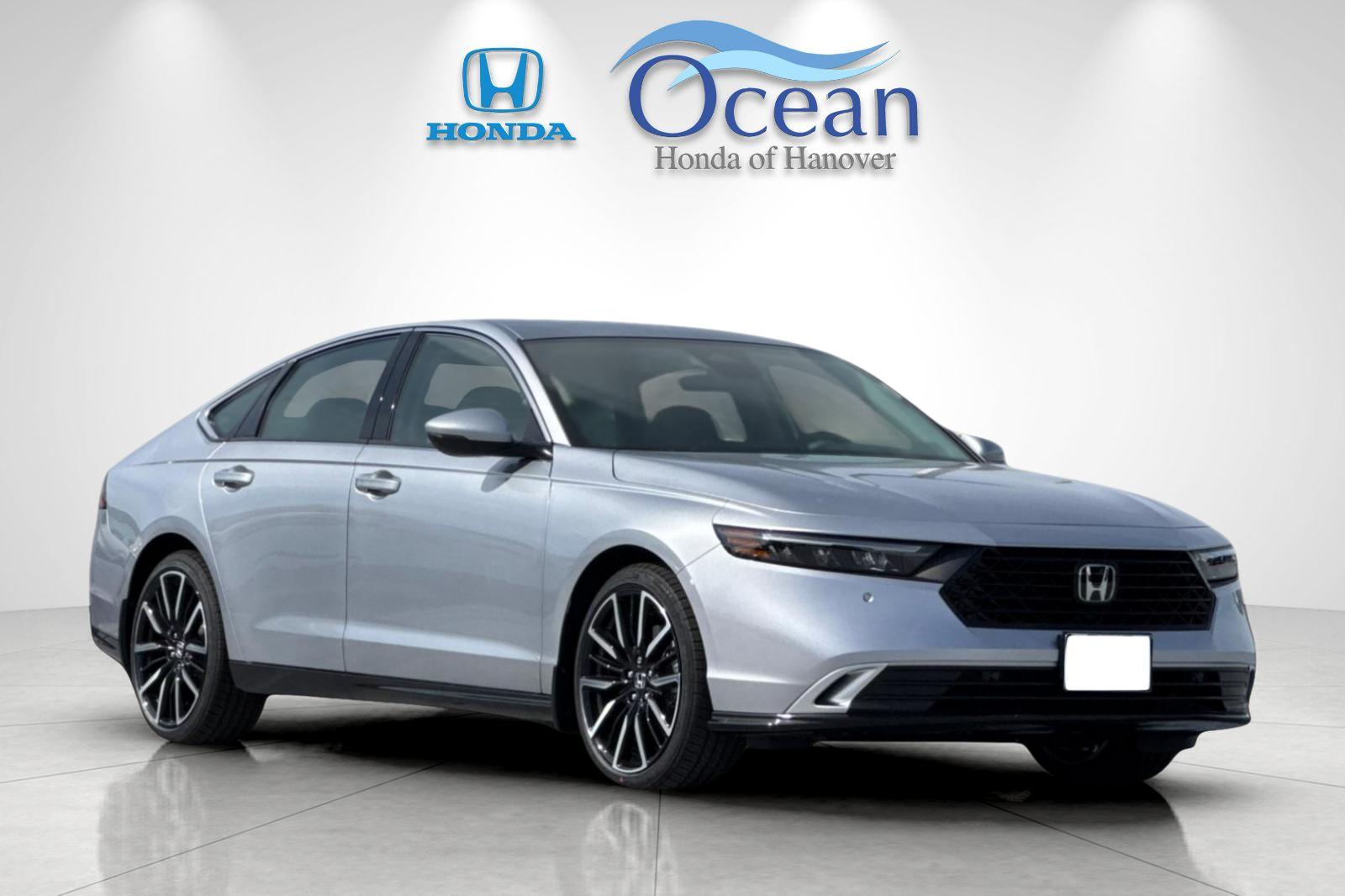 New 2026 Solar Silver Metallic Honda Touring image 7