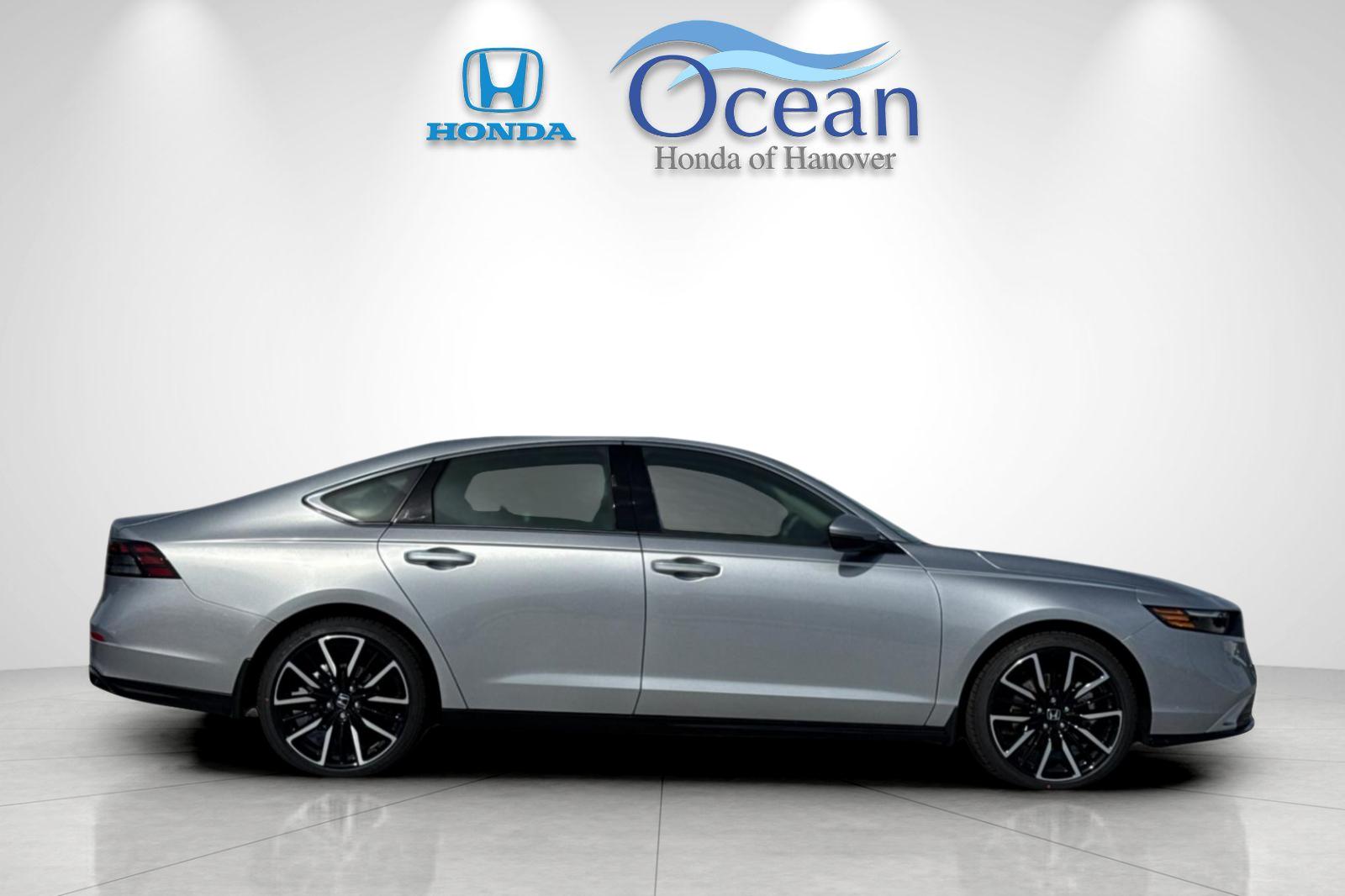 New 2026 Solar Silver Metallic Honda Touring image 6