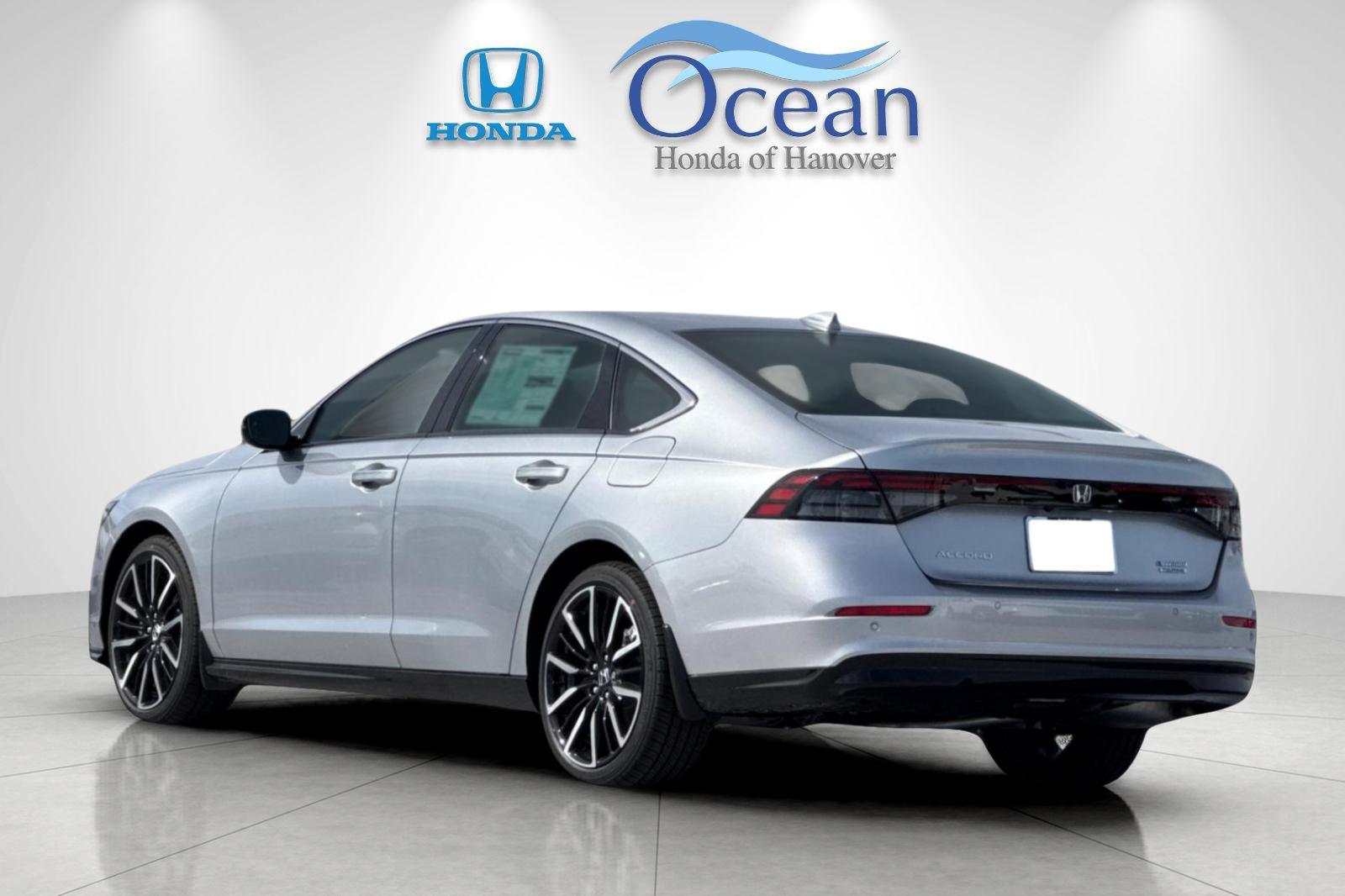 New 2026 Solar Silver Metallic Honda Touring image 3