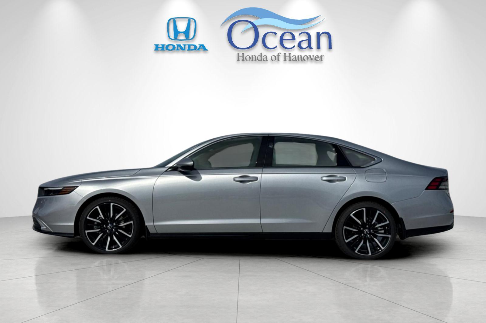New 2026 Solar Silver Metallic Honda Touring image 2
