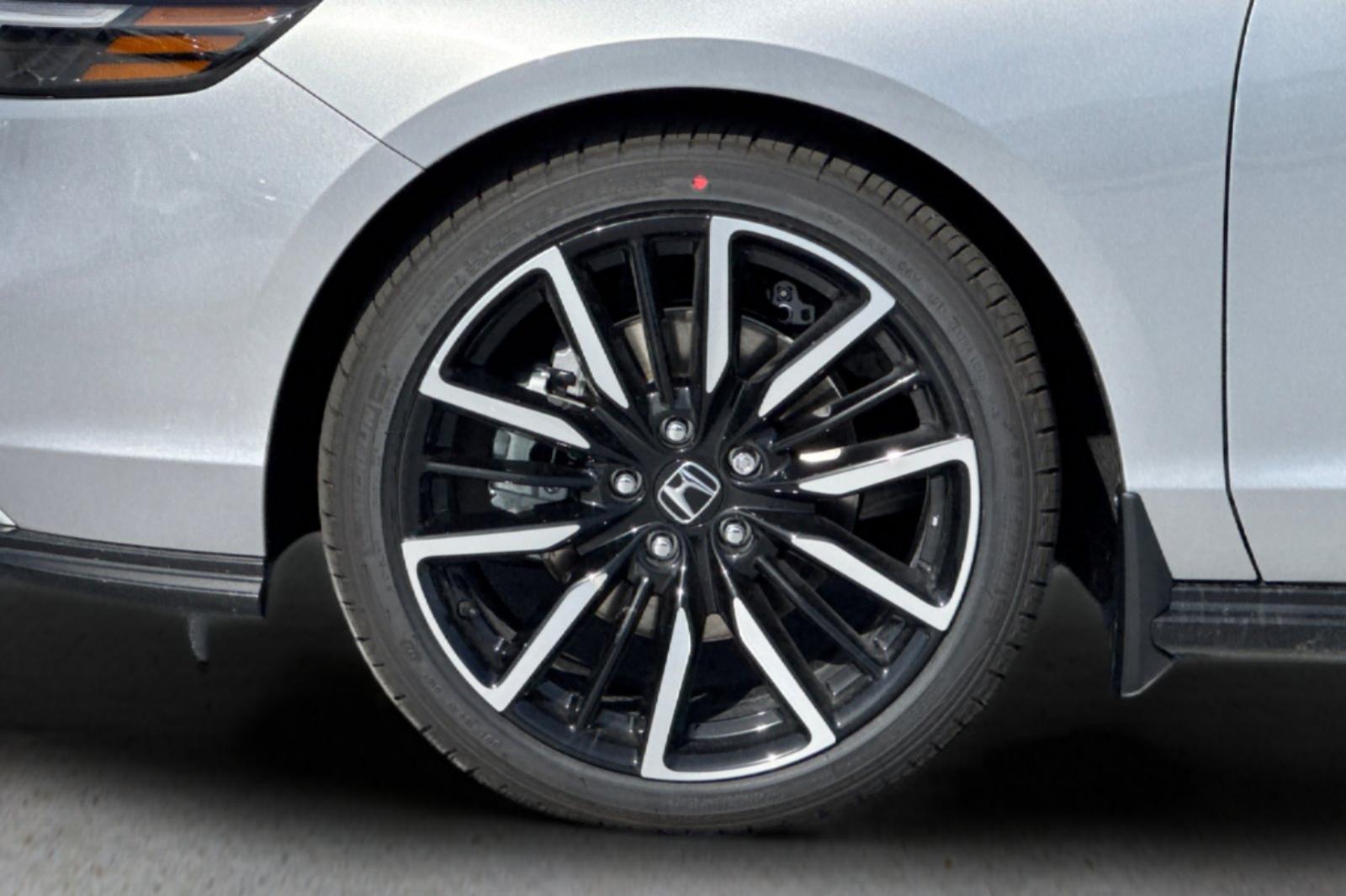 New 2026 Solar Silver Metallic Honda Touring image 29