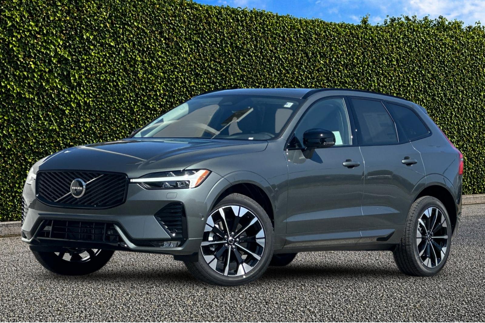 2026 Volvo XC60 B5 Plus Dark AWD's photo