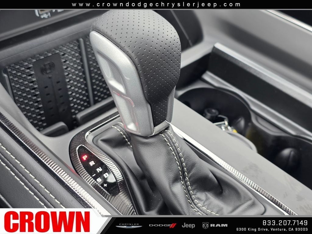 New 2026 Diamond Black Crystal Pearl-Coat Exterior Paint RAM RHO image 42