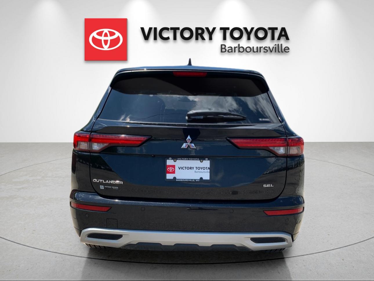 Used 2022 Black Mitsubishi SEL image 4