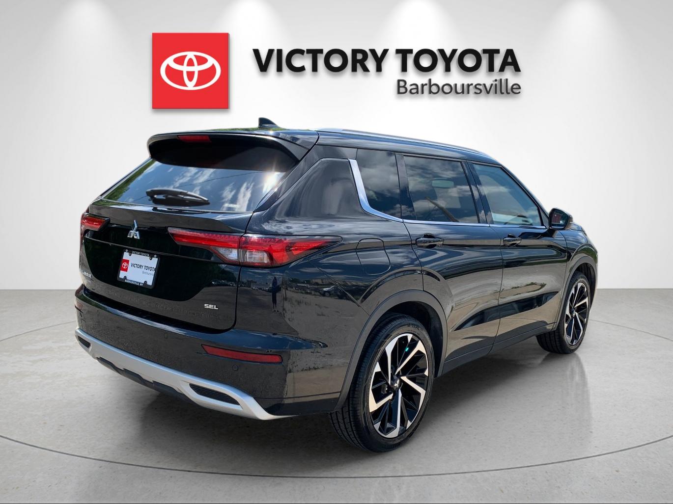 Used 2022 Black Mitsubishi SEL image 7