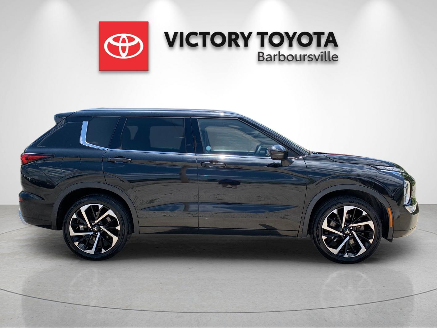 Used 2022 Black Mitsubishi SEL image 6