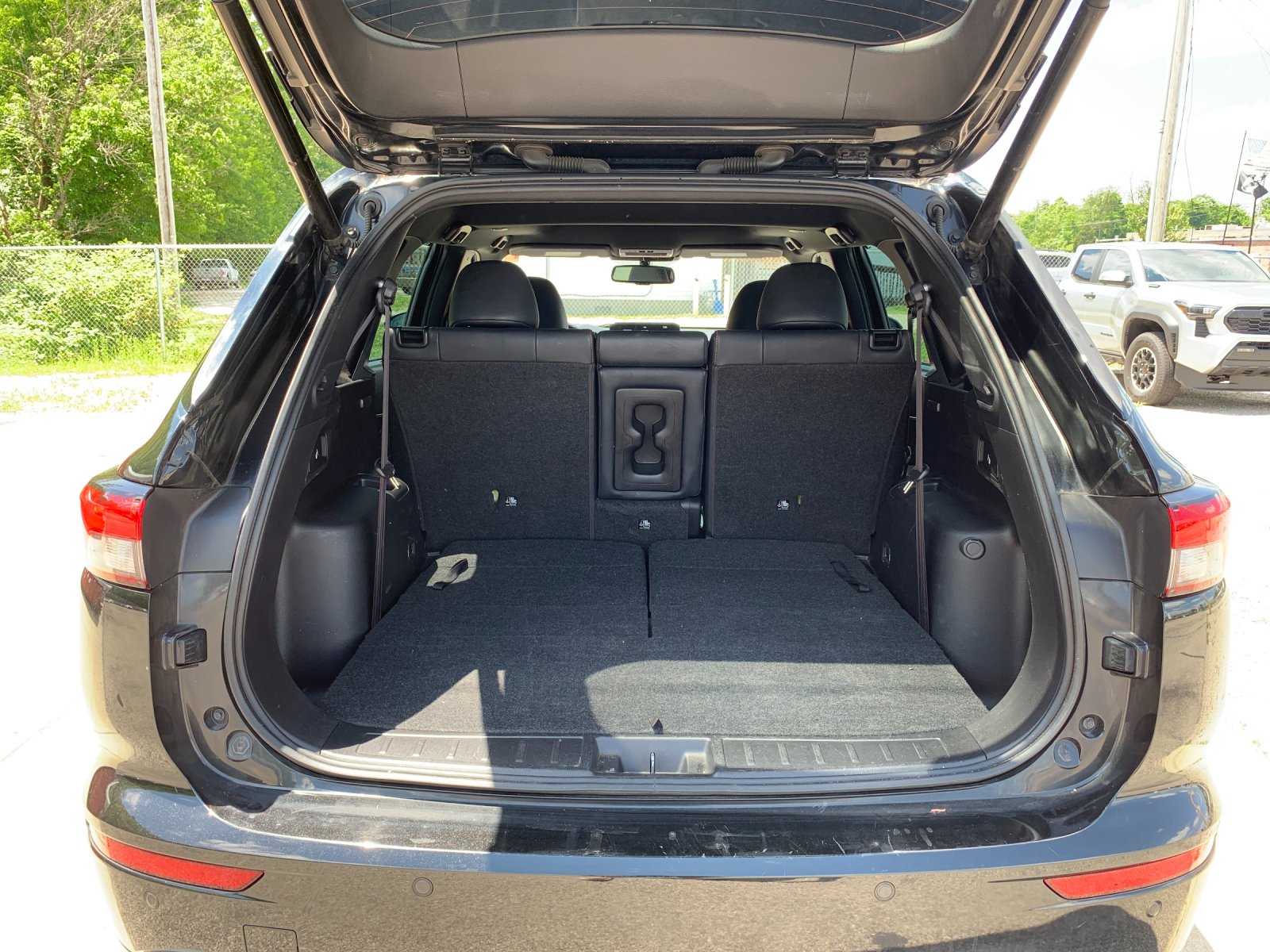 Used 2022 Black Mitsubishi SEL image 18