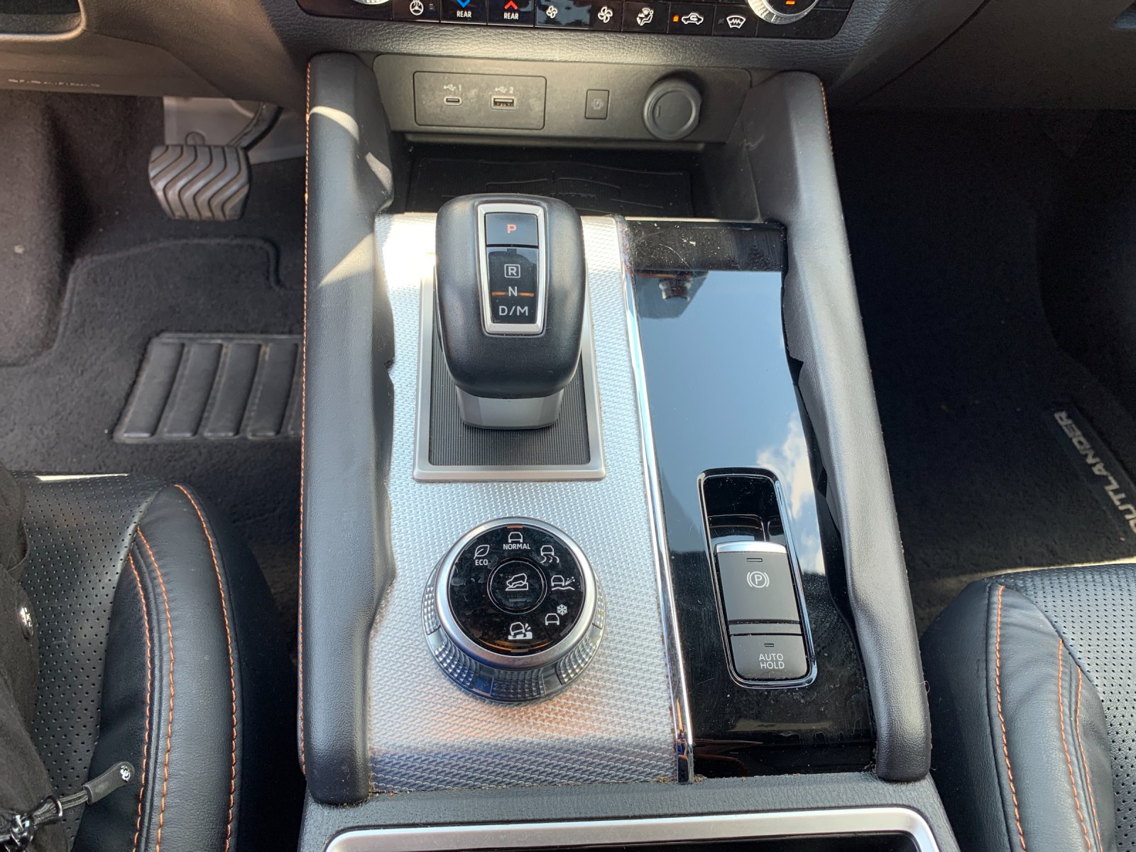 Used 2022 Black Mitsubishi SEL image 27