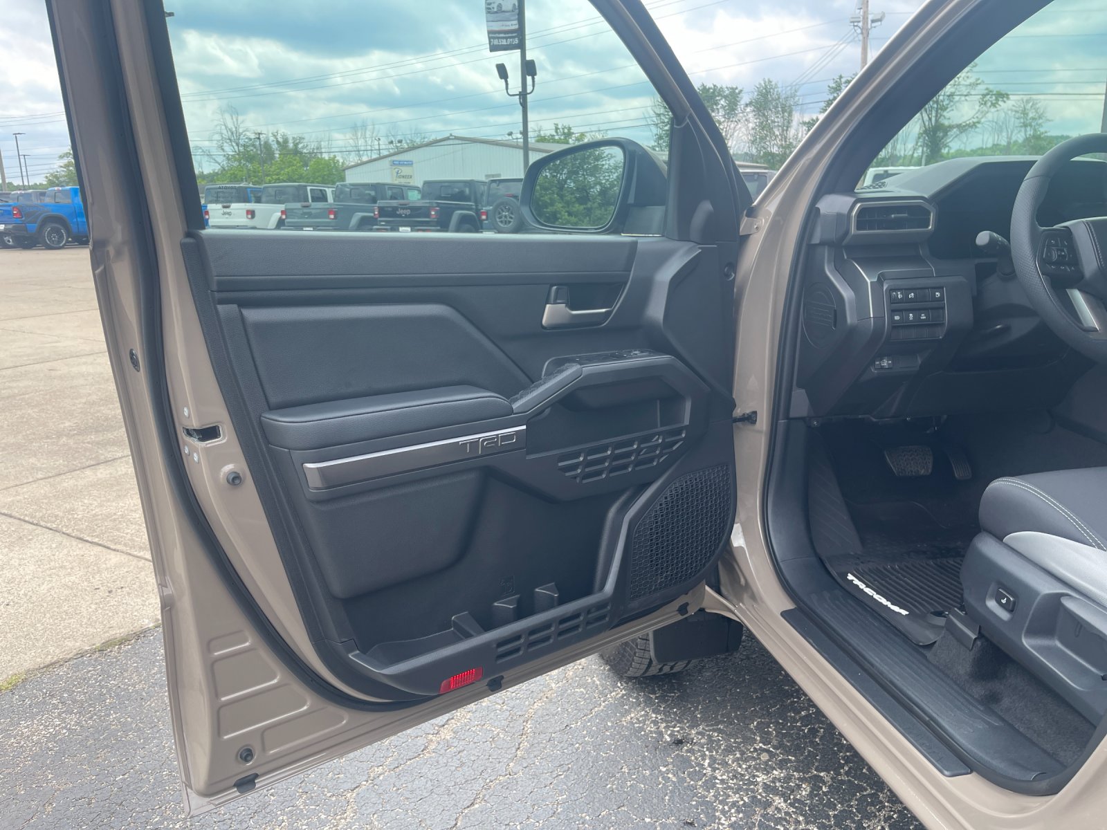 2026 Toyota Tacoma TRD Off Road - Photo 11