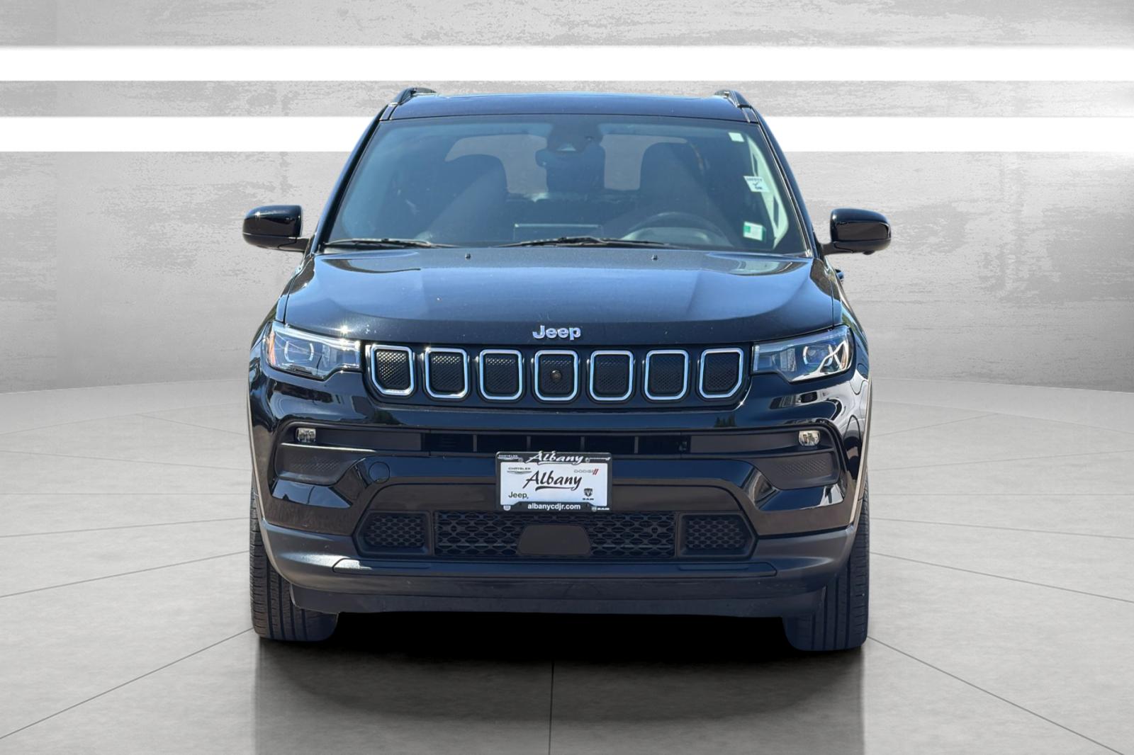 Used 2022 Black Jeep Latitude Lux image 3