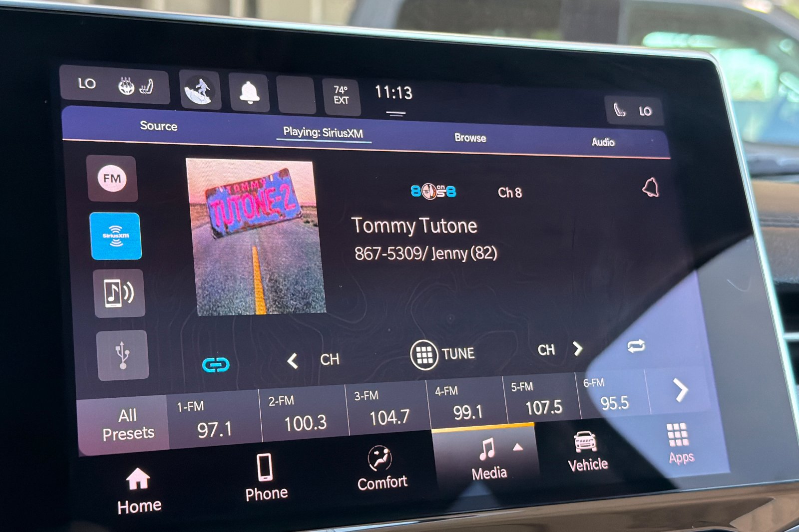 Used 2022 Black Jeep Latitude Lux image 23