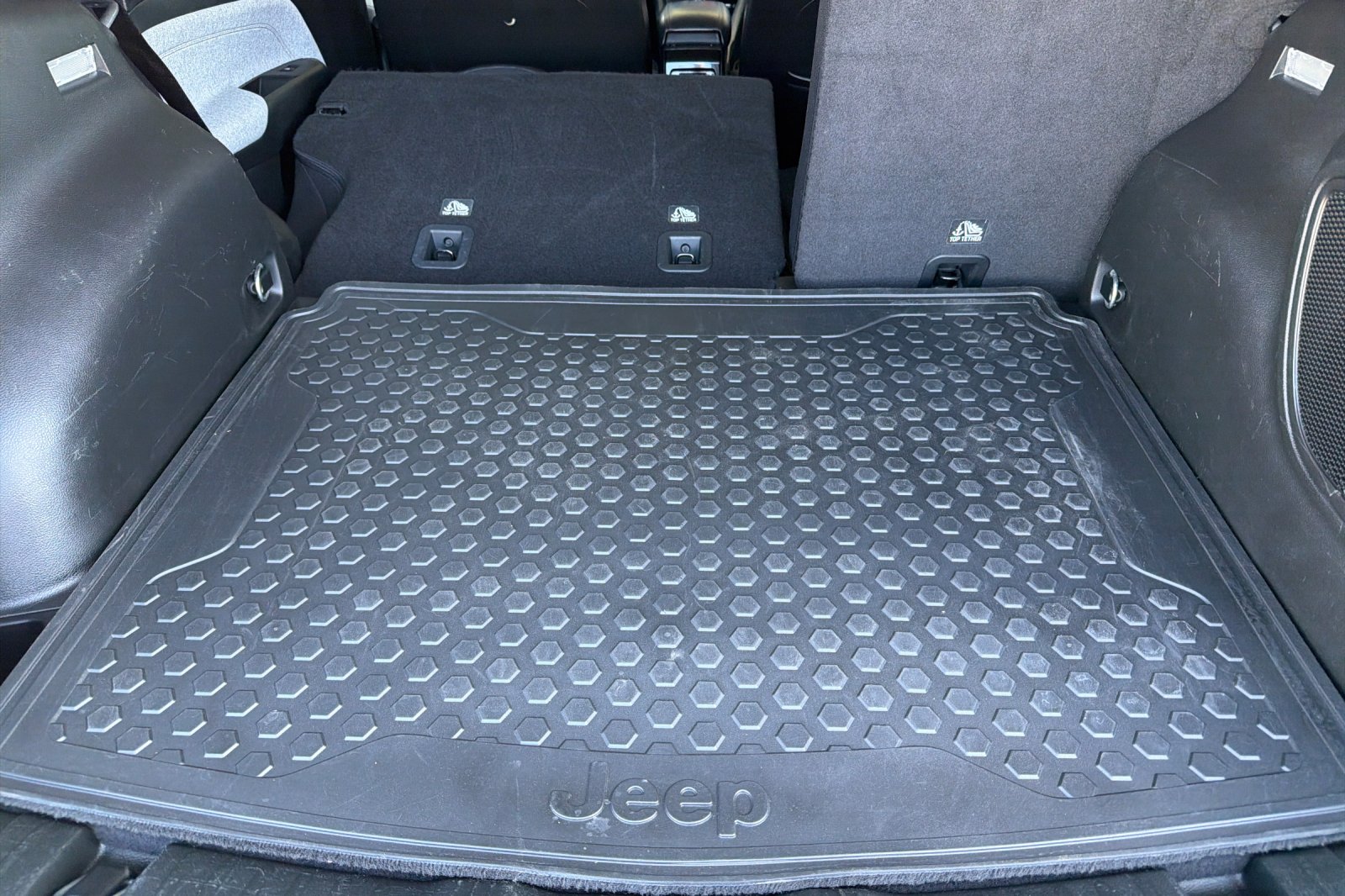 Used 2022 Black Jeep Latitude Lux image 13