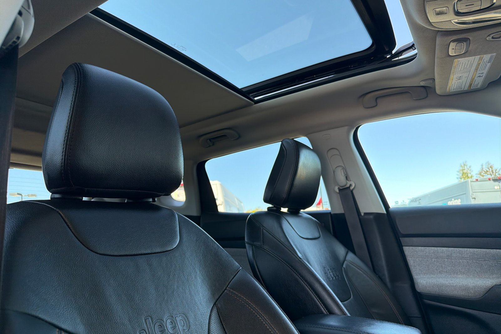 Used 2022 Black Jeep Latitude Lux image 15