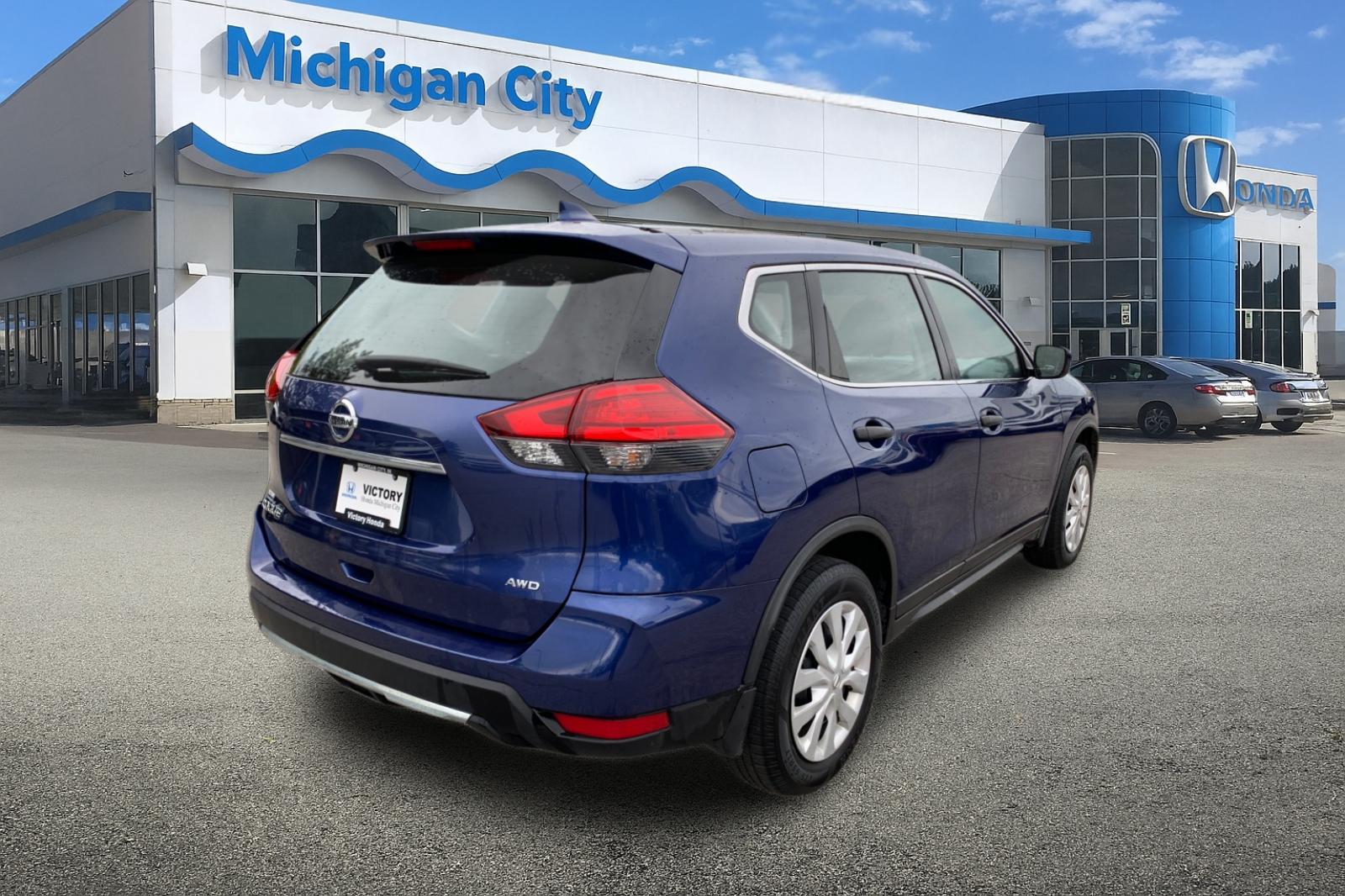 Used 2017 Caspian Blue Nissan S image 5