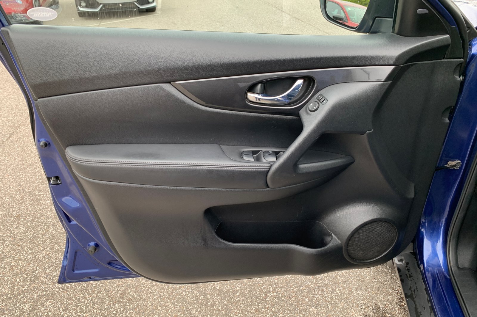Used 2017 Caspian Blue Nissan S image 12