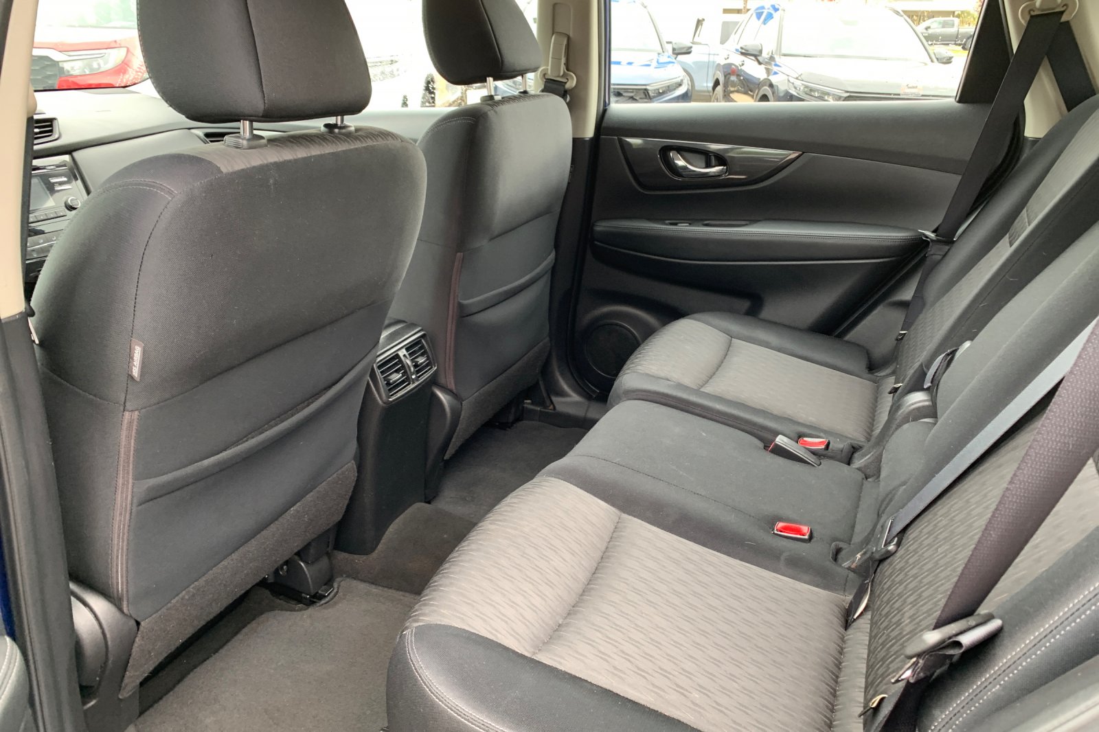 Used 2017 Caspian Blue Nissan S image 14