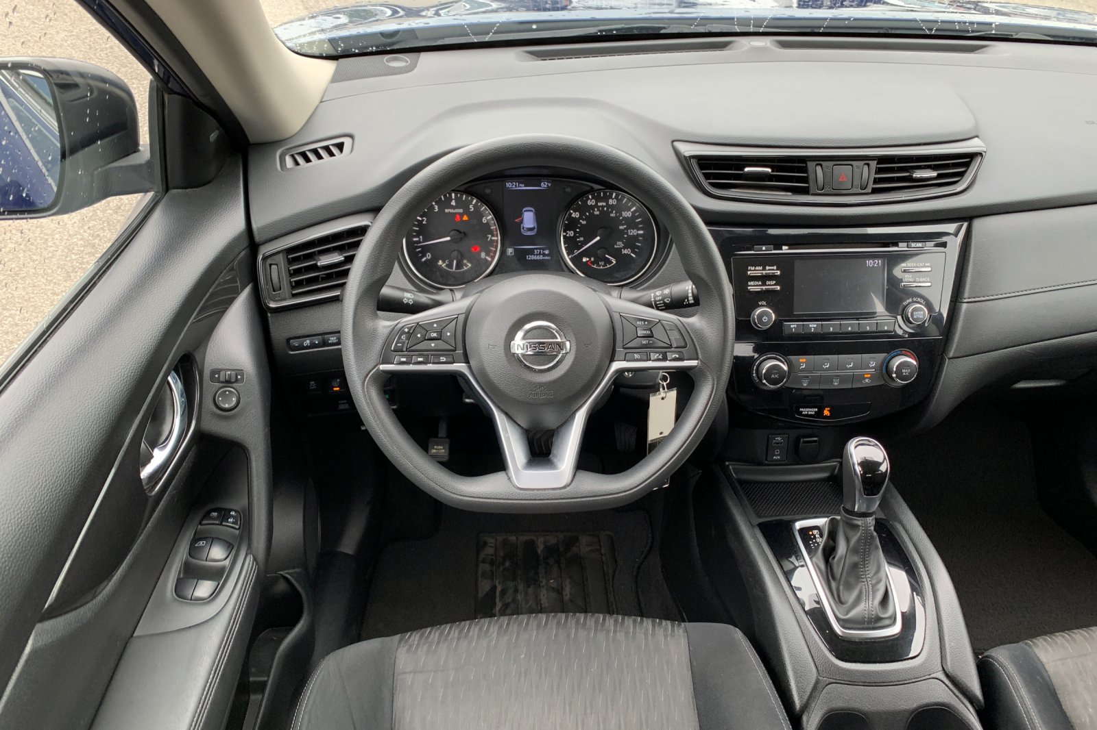Used 2017 Caspian Blue Nissan S image 17