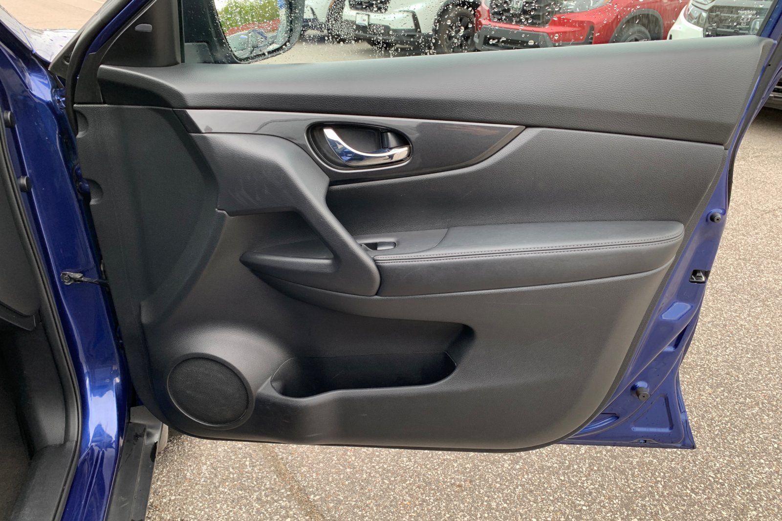 Used 2017 Caspian Blue Nissan S image 21