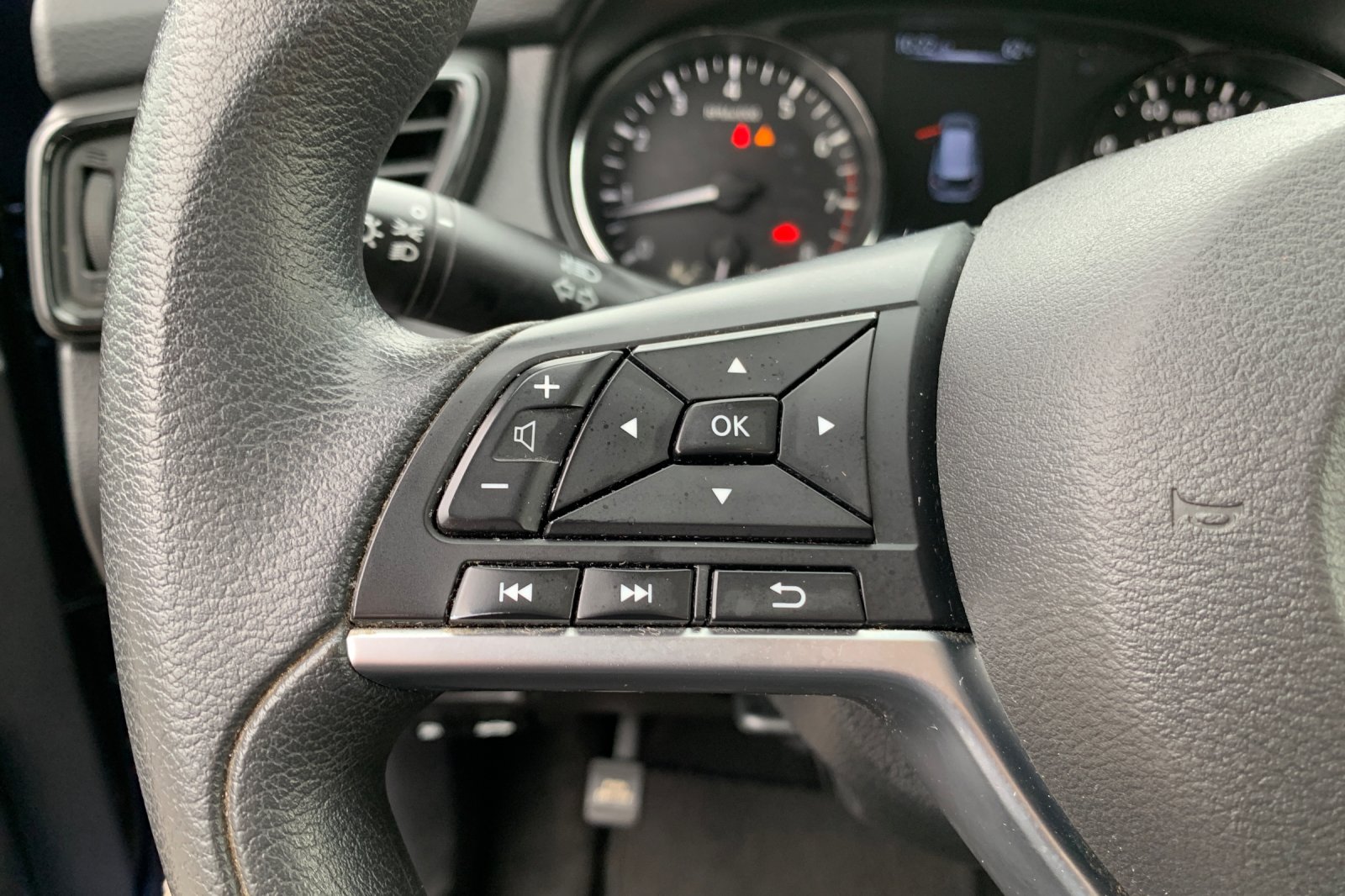 Used 2017 Caspian Blue Nissan S image 27