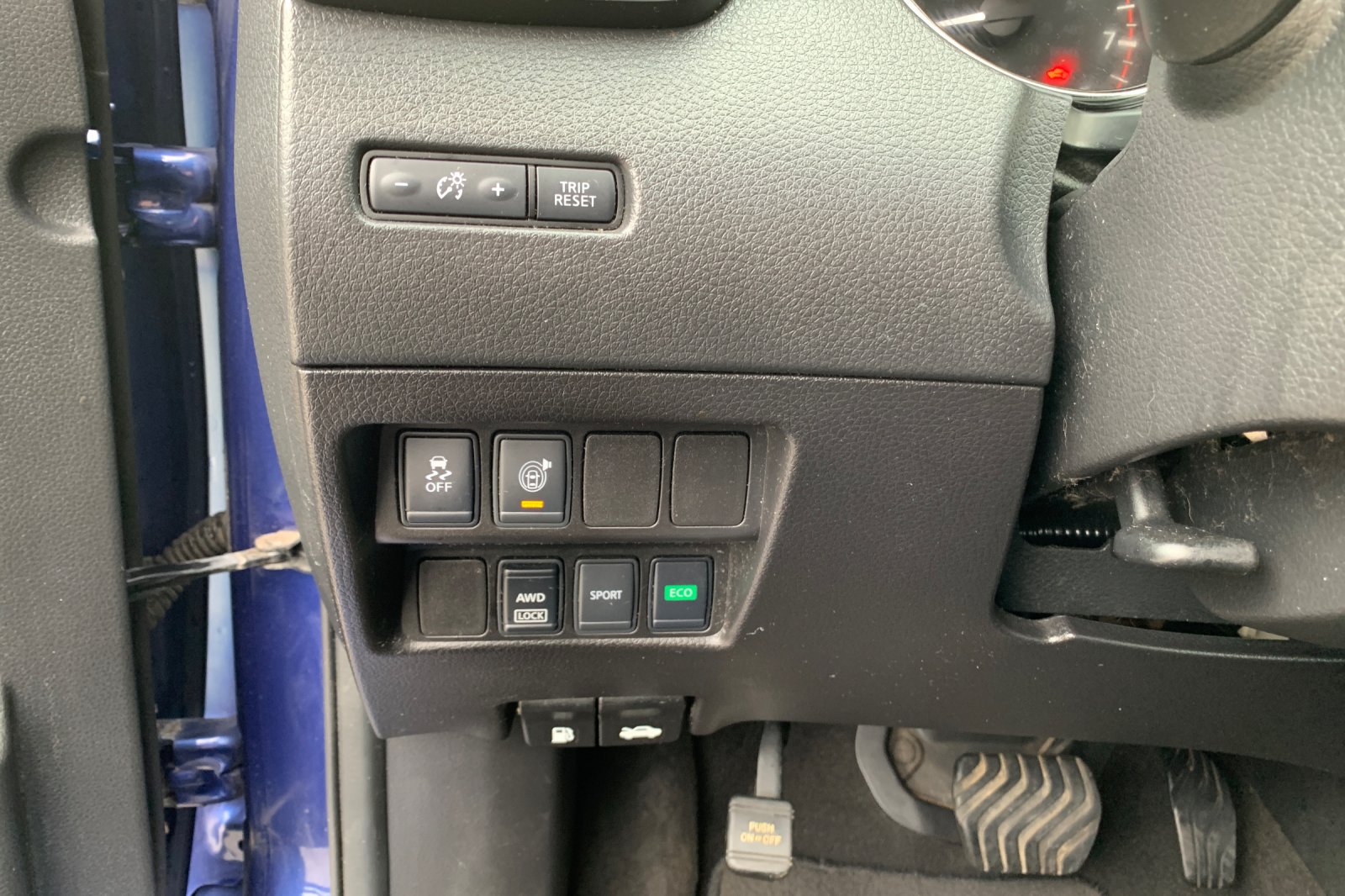 Used 2017 Caspian Blue Nissan S image 31