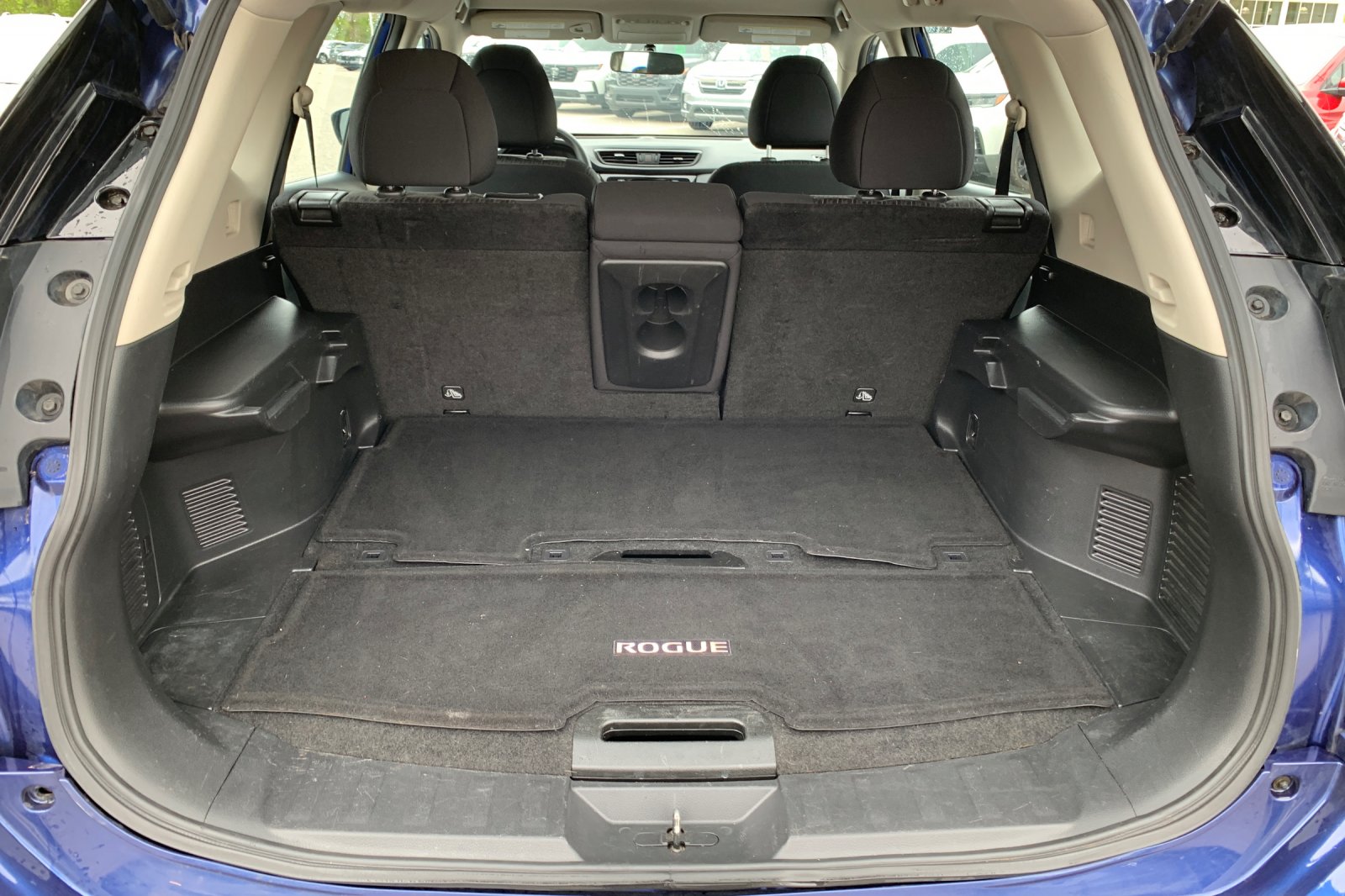 Used 2017 Caspian Blue Nissan S image 18