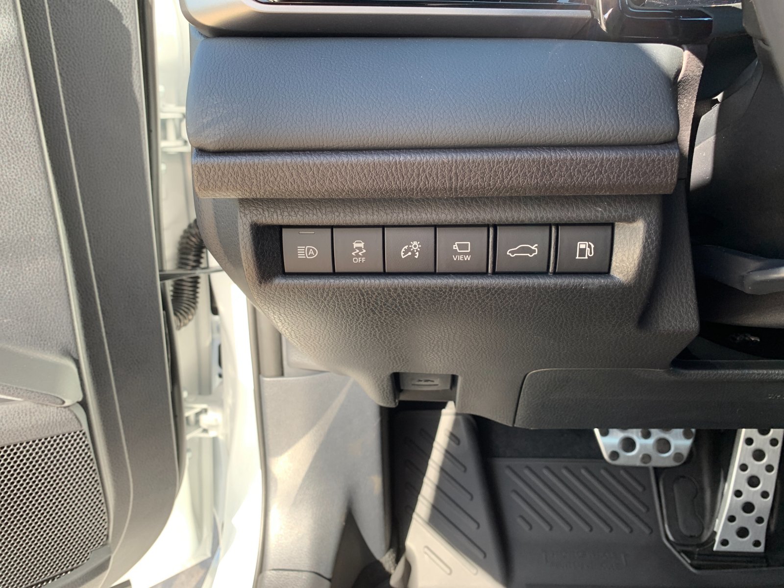 New 2026 Wind Chill Pearl Toyota XSE image 31