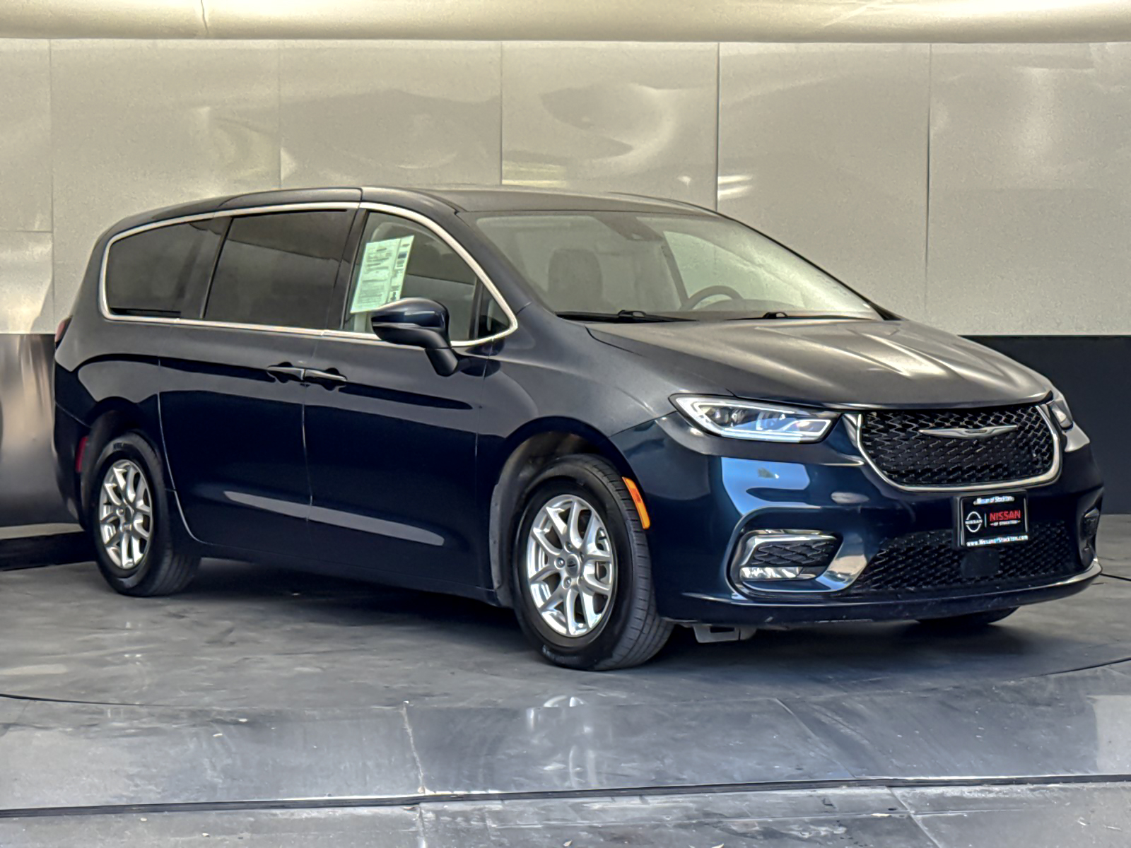 2023 Chrysler Pacifica Touring L's photo