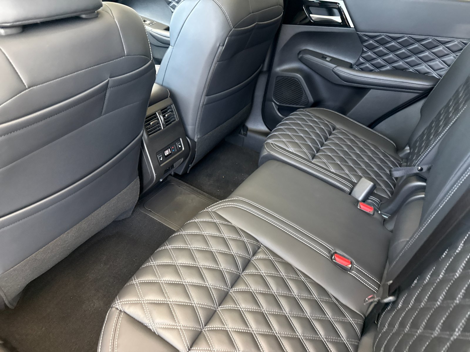 New 2026 Black Nissan Platinum image 10