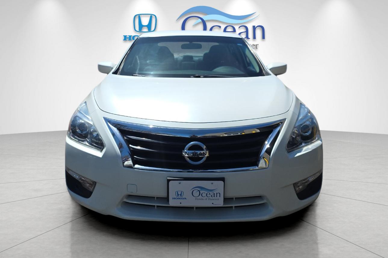 Used 2015 Pearl White Nissan 2.5 S image 8