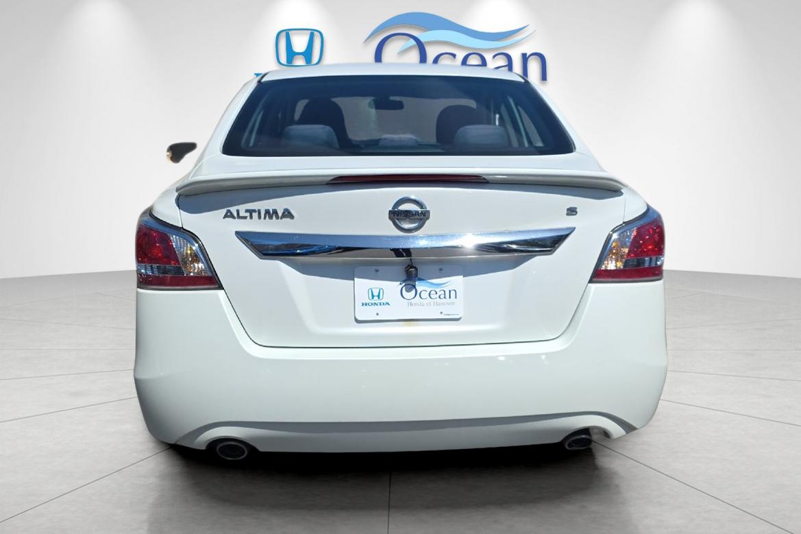 Used 2015 Pearl White Nissan 2.5 S image 4