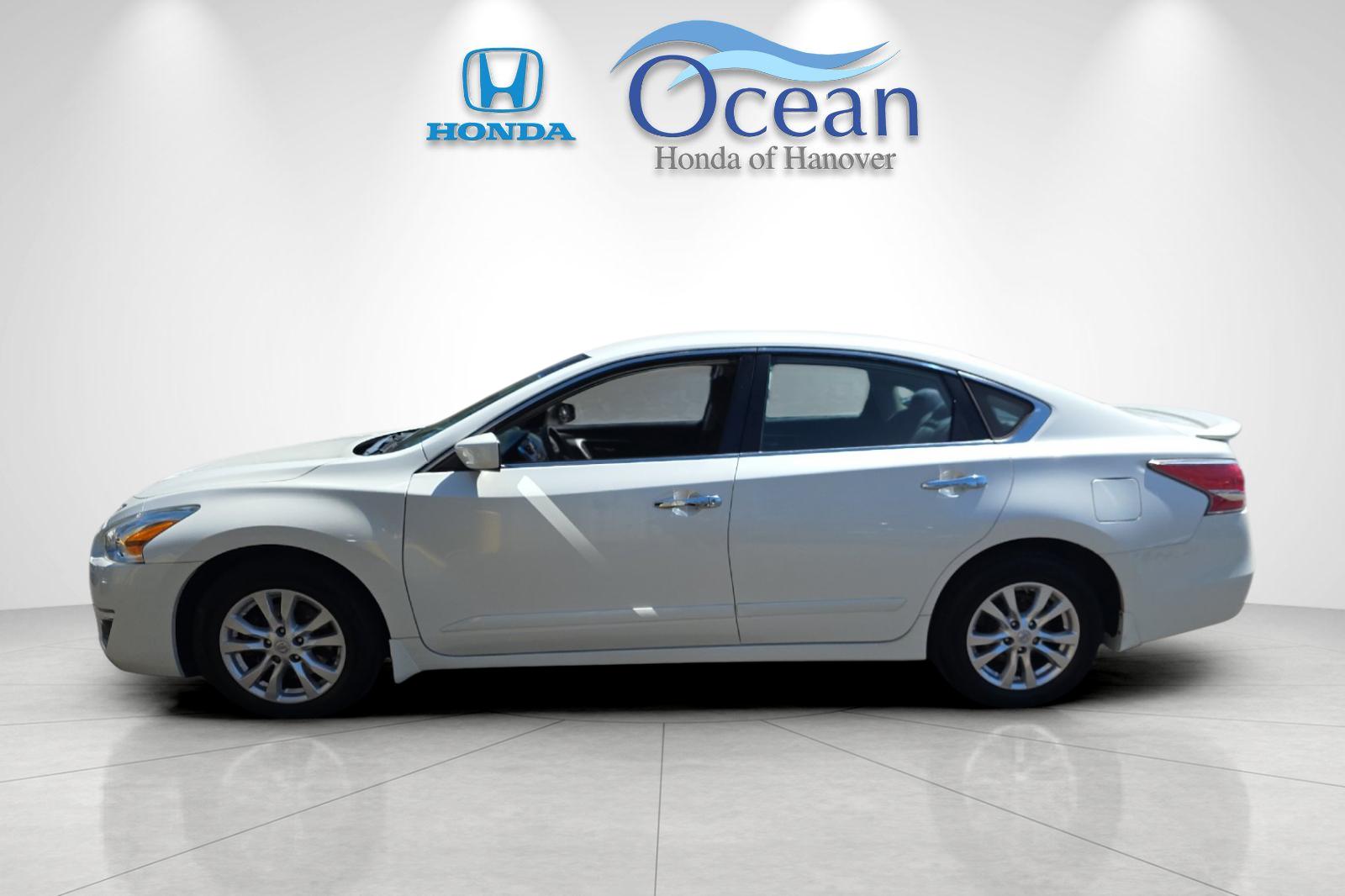 Used 2015 Pearl White Nissan 2.5 S image 6