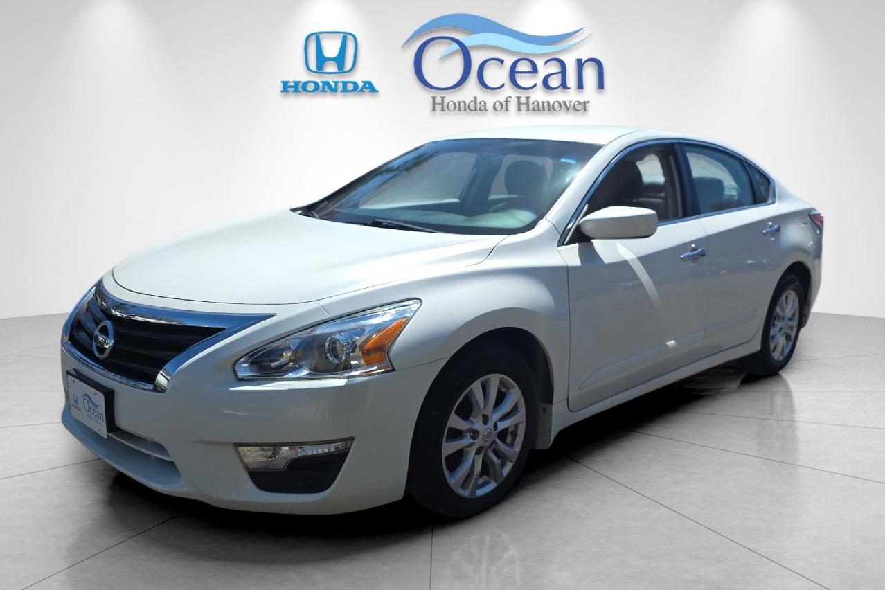 Used 2015 Pearl White Nissan 2.5 S image 7