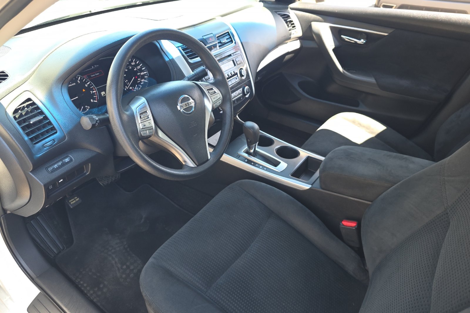 Used 2015 Pearl White Nissan 2.5 S image 11