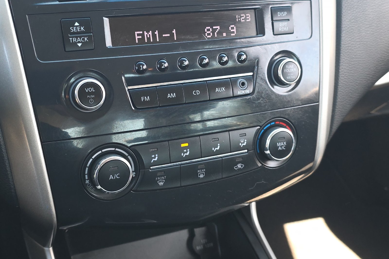 Used 2015 Pearl White Nissan 2.5 S image 18