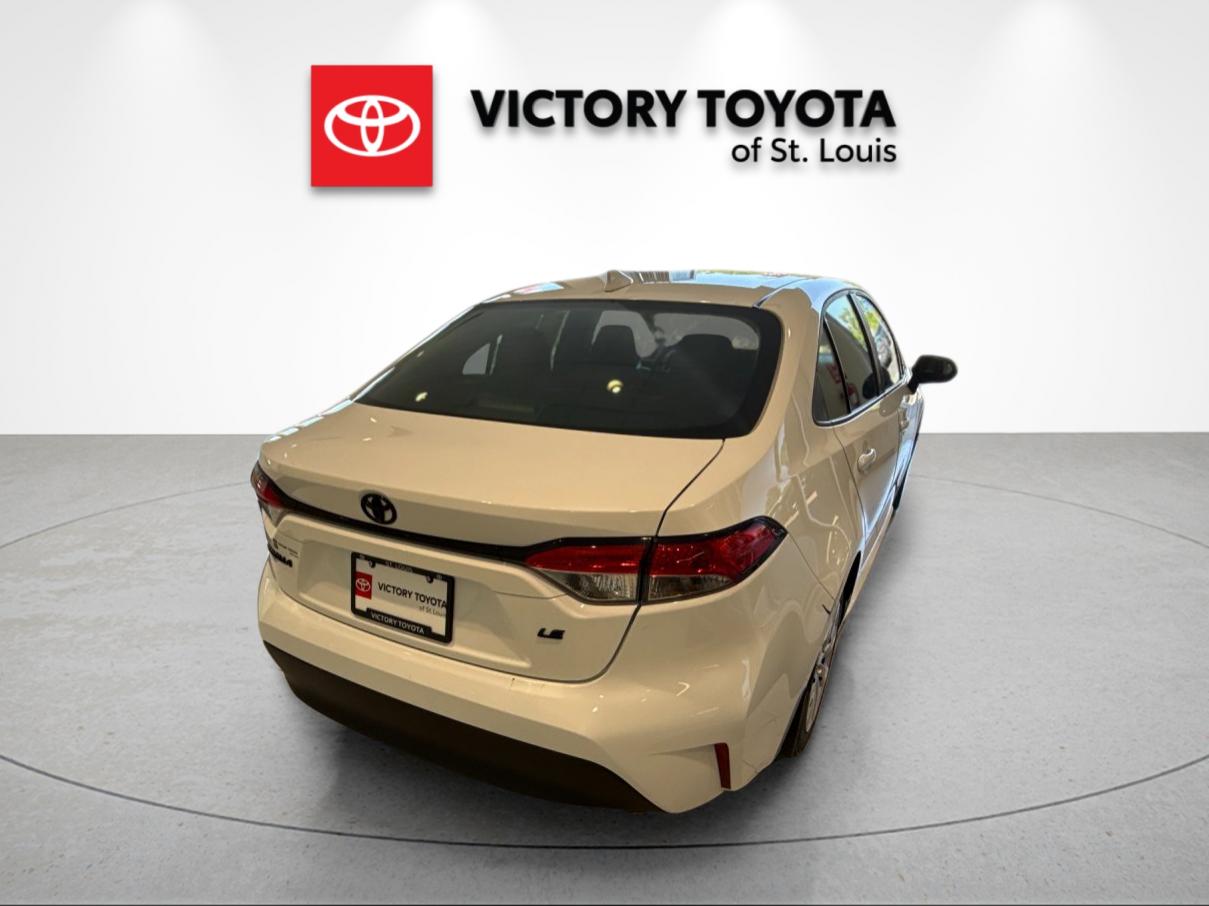 Used 2024  Toyota LE image 3