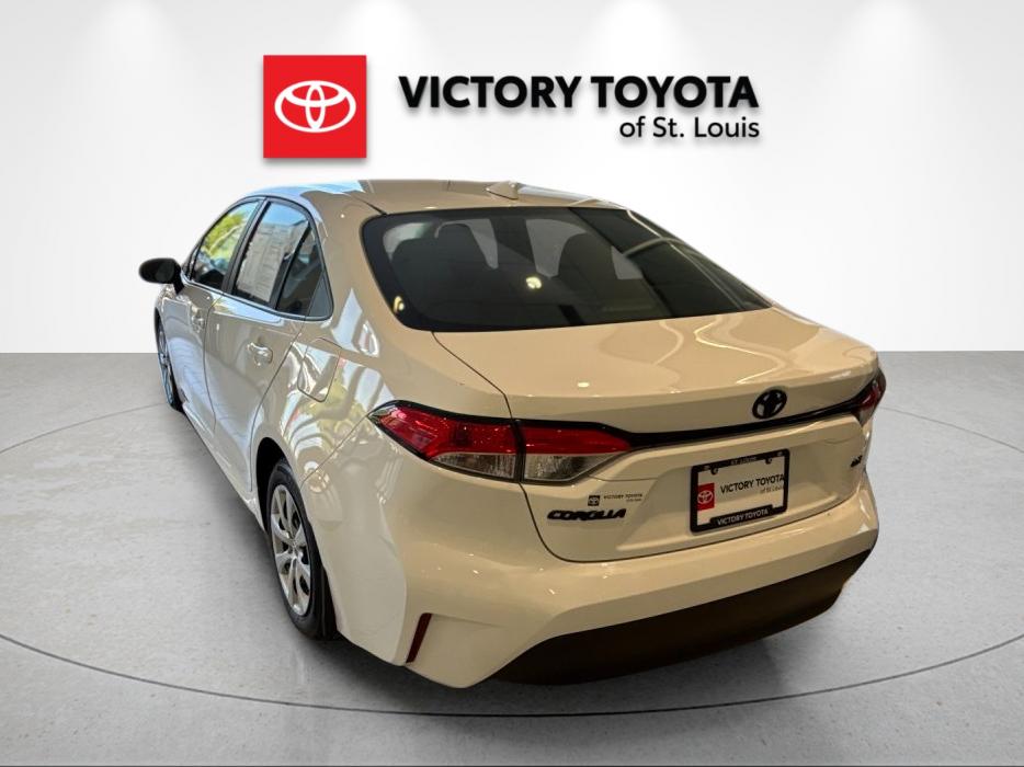 Used 2024  Toyota LE image 5