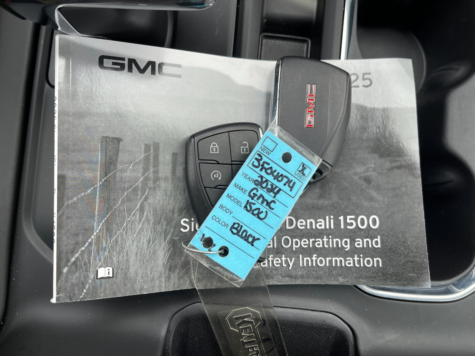 Used 2025 Black GMC Denali Ultimate image 10