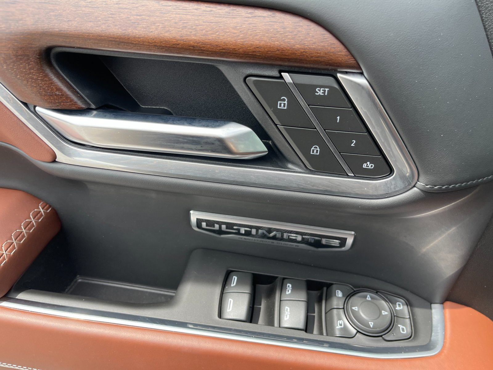 Used 2025 Black GMC Denali Ultimate image 13