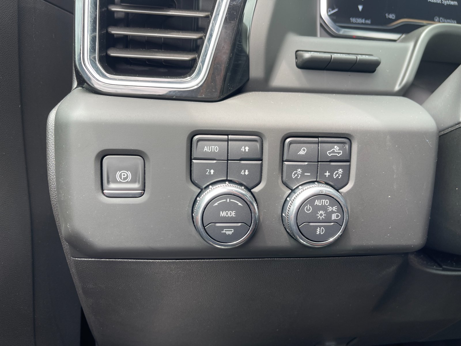 Used 2025 Black GMC Denali Ultimate image 31