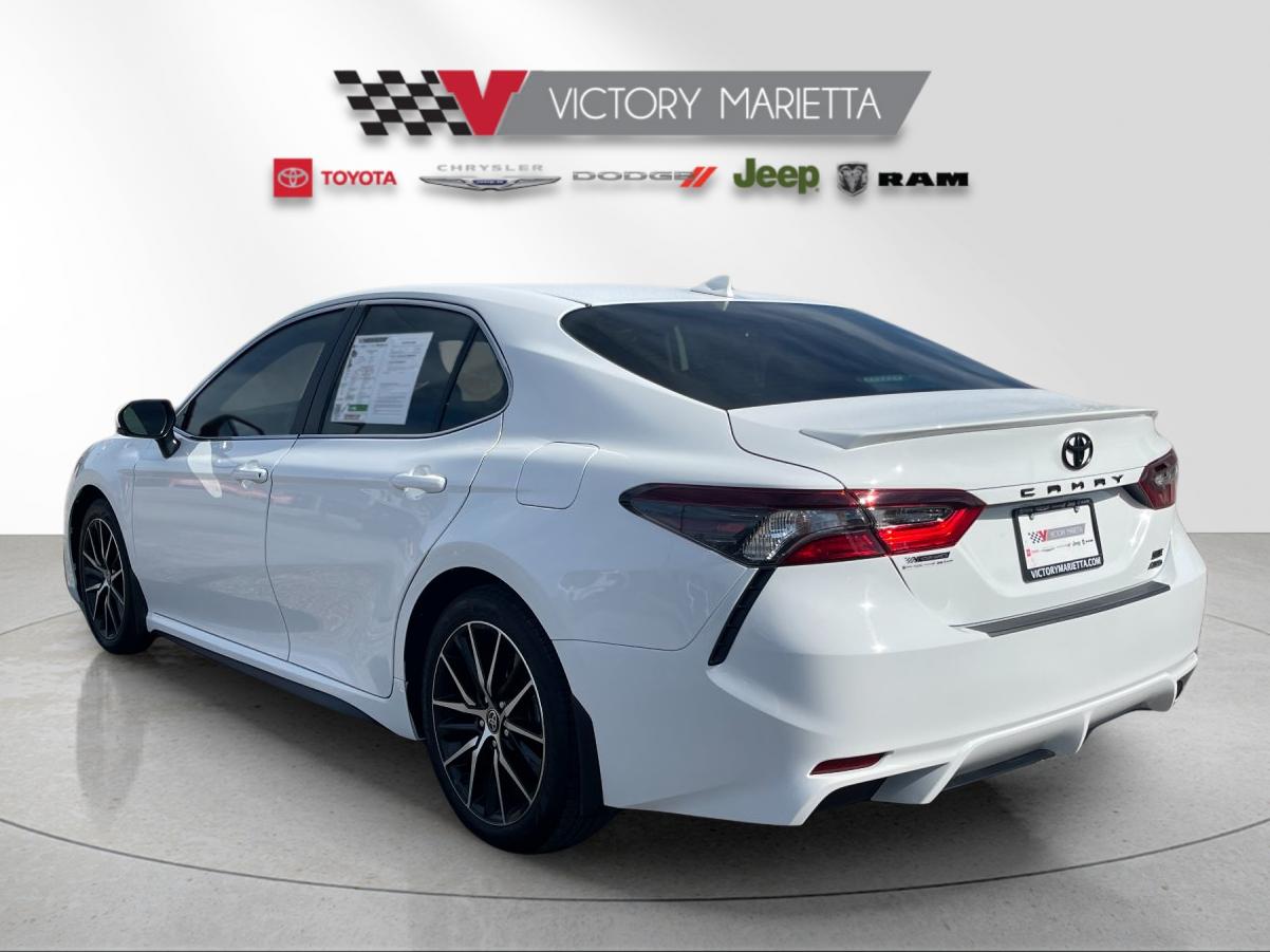 Used 2023 Ice Toyota SE image 3