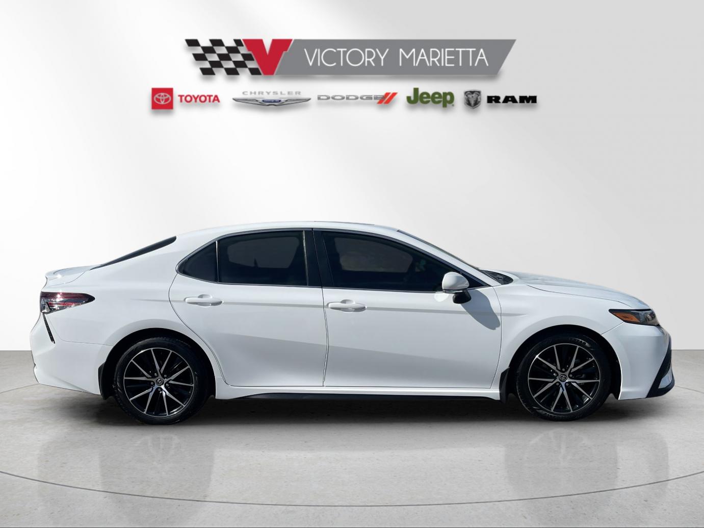 Used 2023 Ice Toyota SE image 6