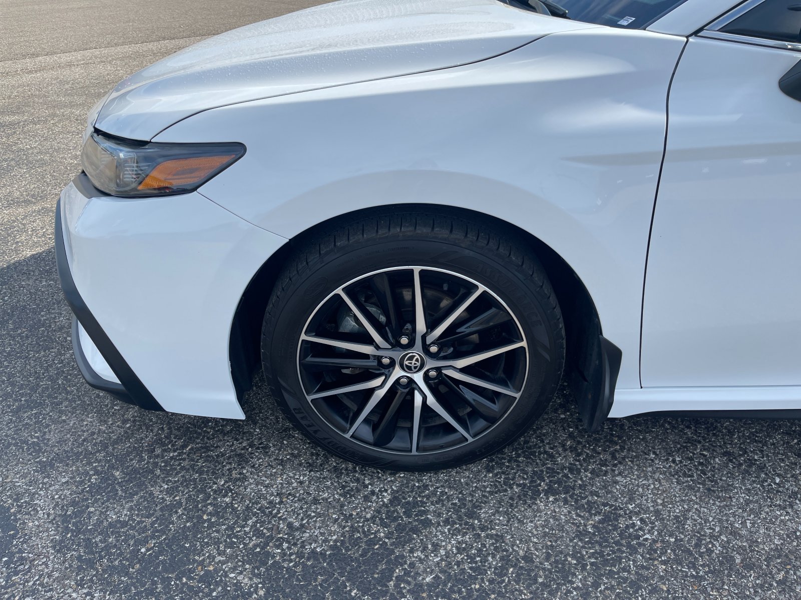 Used 2023 Ice Toyota SE image 28
