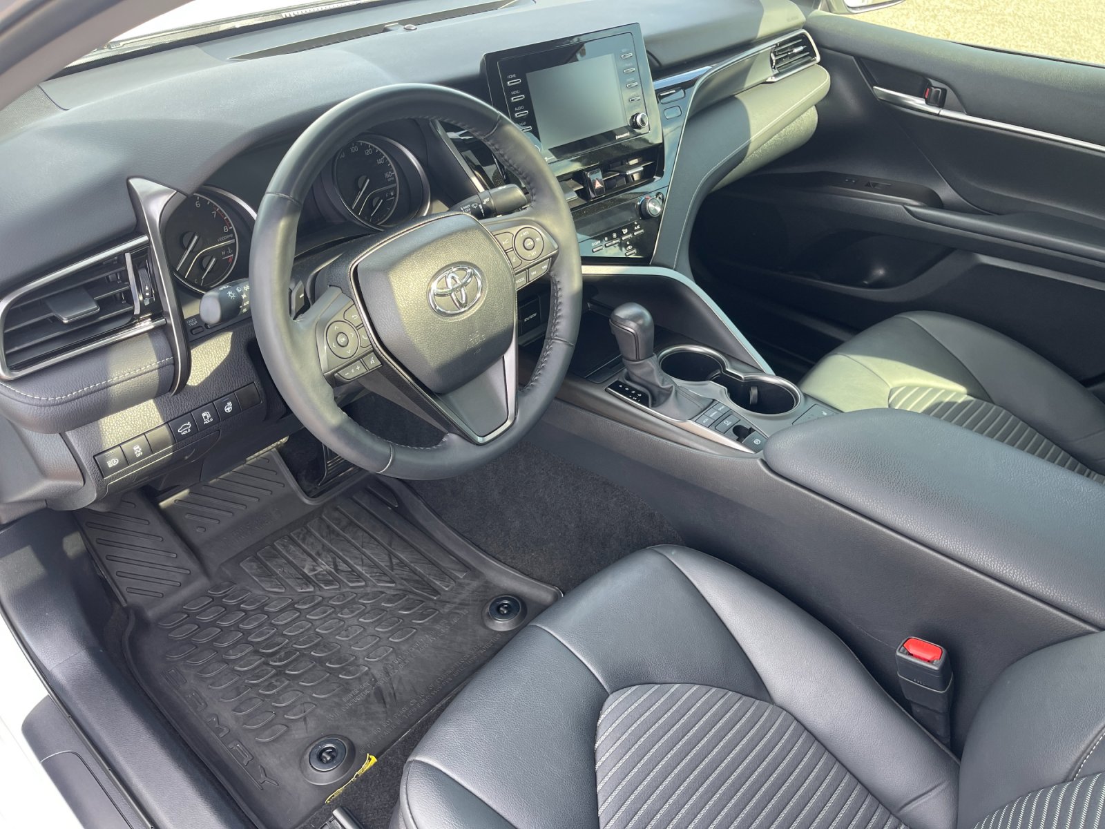 Used 2023 Ice Toyota SE image 10