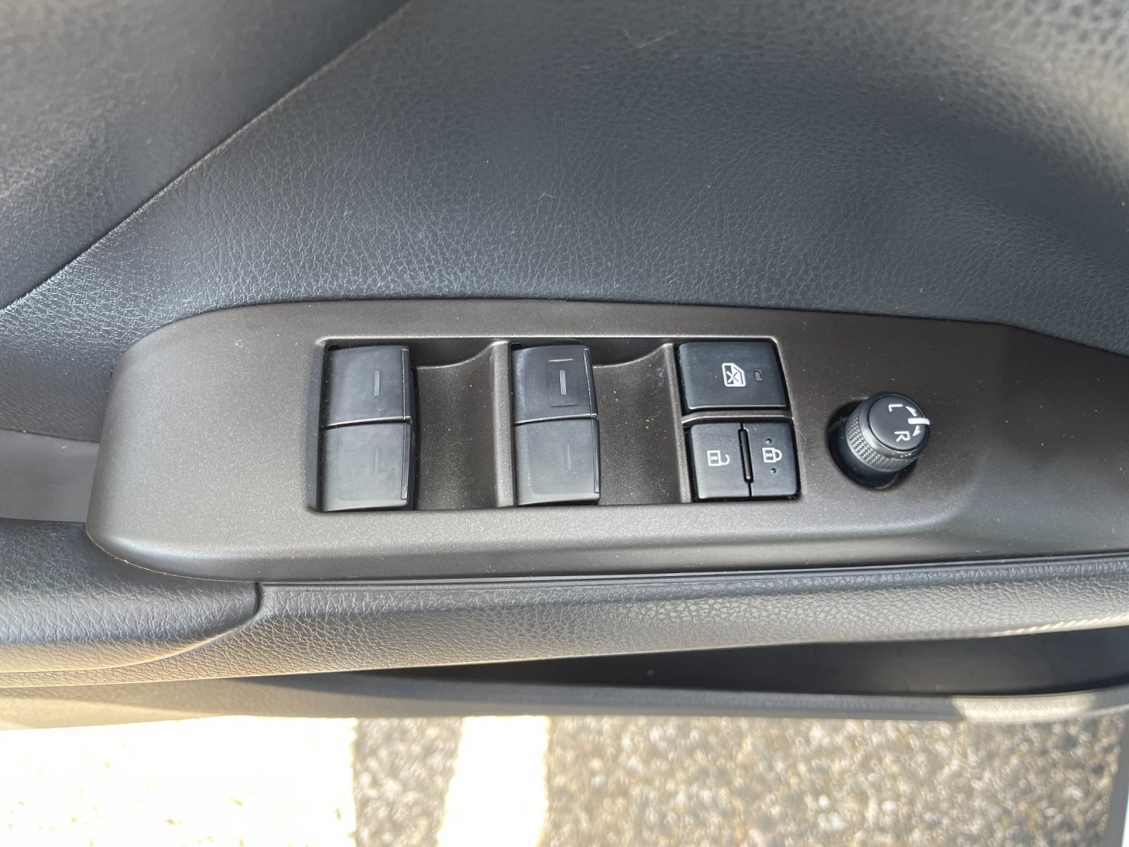 Used 2023 Ice Toyota SE image 12