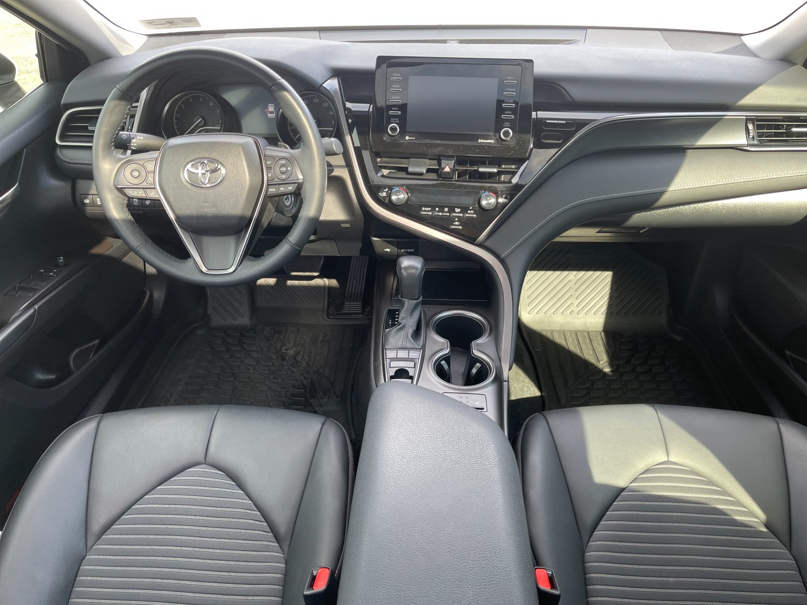 Used 2023 Ice Toyota SE image 14