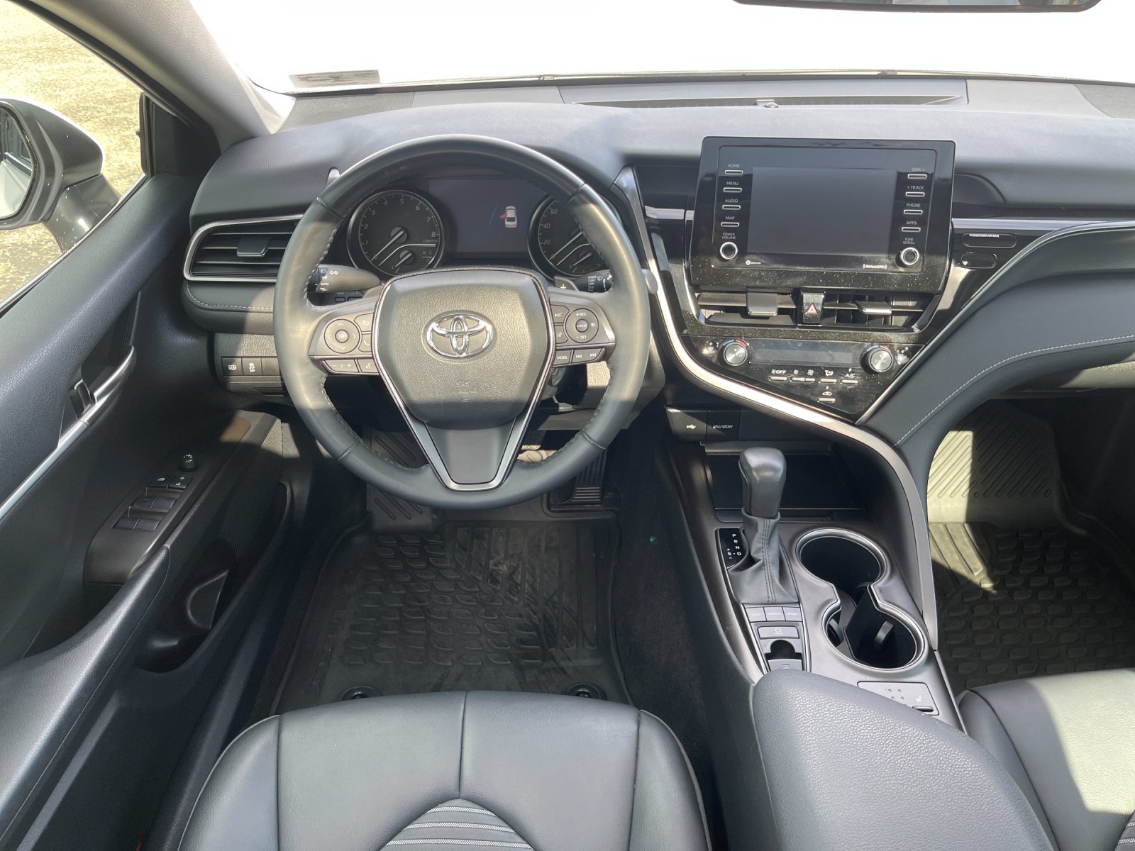 Used 2023 Ice Toyota SE image 15
