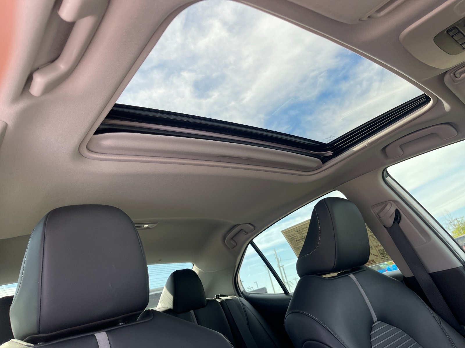 Used 2023 Ice Toyota SE image 16