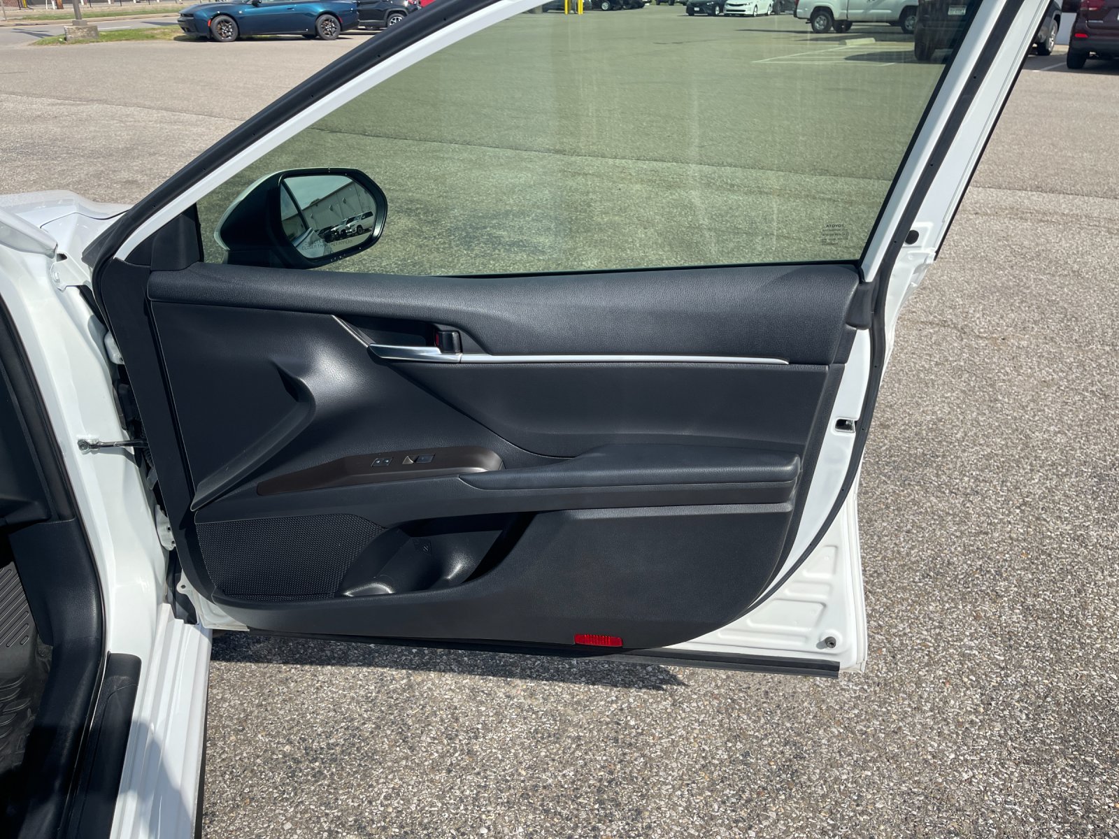 Used 2023 Ice Toyota SE image 17